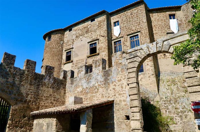 Castello di Montecalvello-facciata