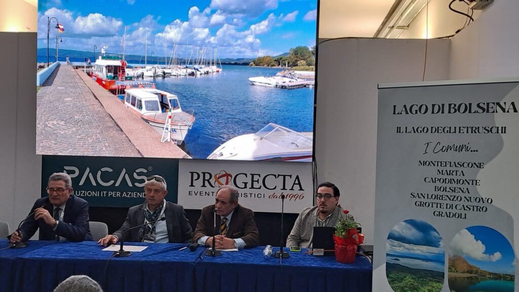 Foto 2 BMT Napoli da sn Vincenzo Peparello, Mario Fanelli e il giornalista Antonio Castello