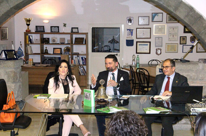 RotaryCaminettoBonTon2.jpg rosa maria purchiaroni