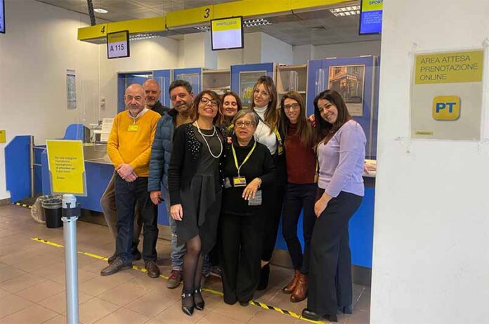 SIMONA DRAGONI E IL SUO STAFF-poste italiane SIMONA DRAGONI