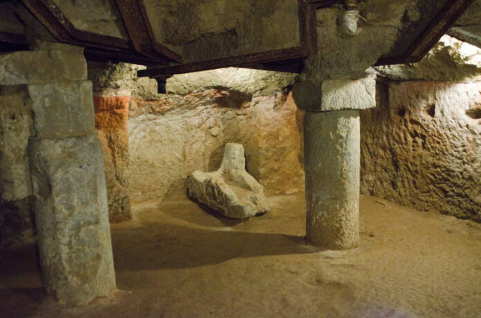 TUSCANIA-TOMBA-DELLA-REGINA