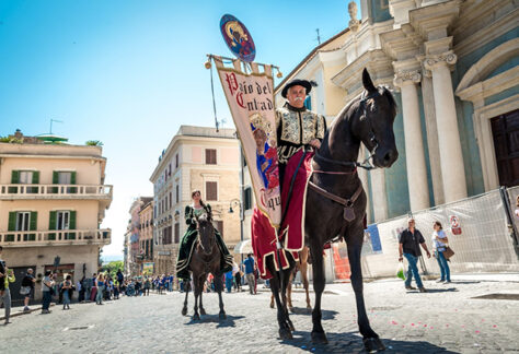Rievocazione storica delle Contrade e Palio dell’Anello (2)