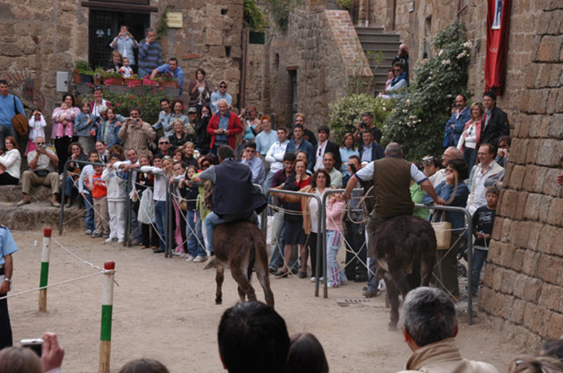 il palio della tonna civita di bagnoregio