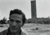 Pier Paolo Pasolini alla Torre di Chia, Viterbo, 1974, foto di Gideon Bachmann © Archivio Cinemazero Images, Pordenone