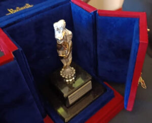 L'abbraccio tra Vicino e Giulia