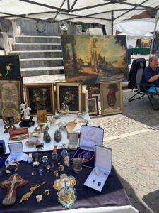 Mercatino piazza della Rocca-1