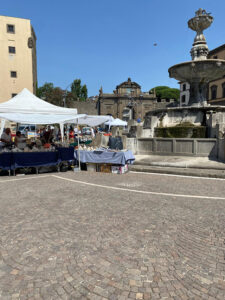 Mercatino piazza della Rocca-4