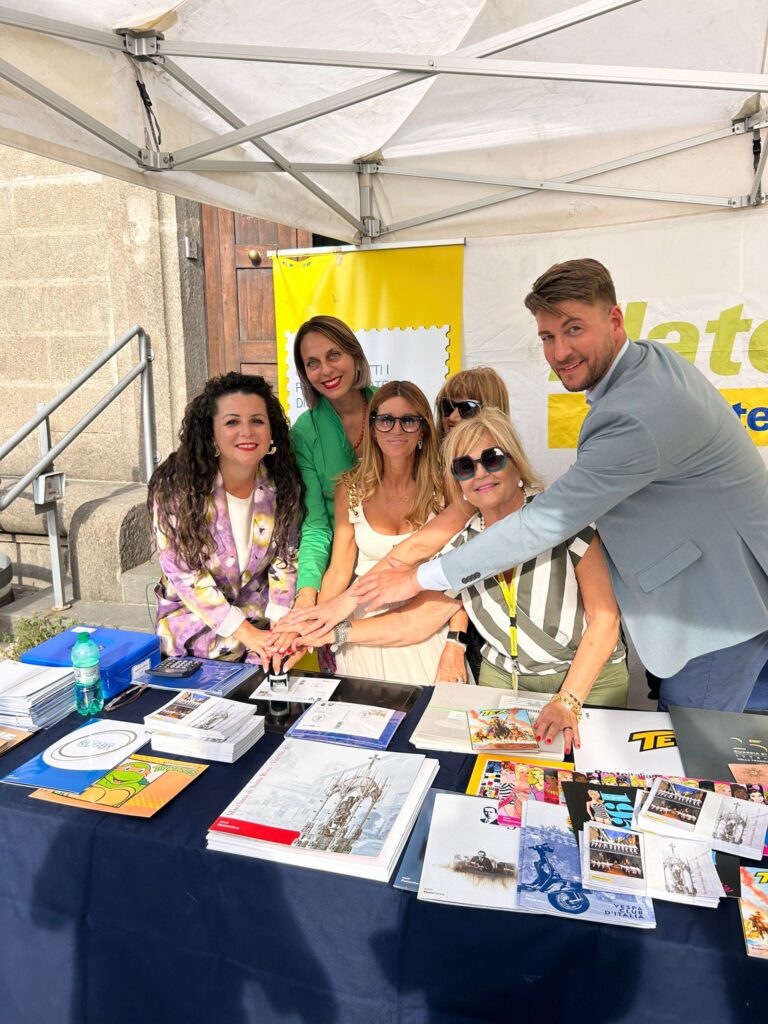 Chiara Frontini, sindaca Viterbo, Erminia Grippo Direttrice Prov, Roberta Nardi, referente filatelia, Sandra de Simone e Paola Murri osp, Giuseppe Iannaccone Relazioni Istituzionali