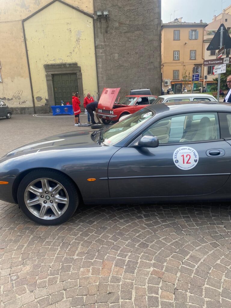 Due Laghi piazza Matiri d'Ungheria