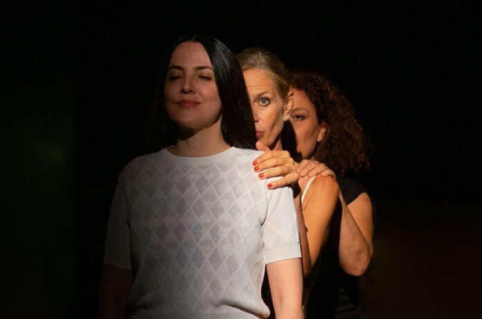 VARIAZIONI ERNAUX_01_AriannaNinchi_FrancescaFava_AnnapaolaVellaccio