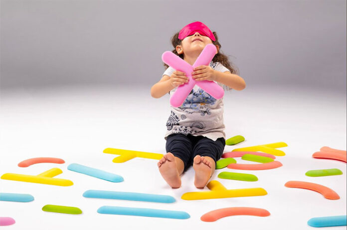 A occhi chiusi-All in five di Fabio Caricato e Paola Hofmann