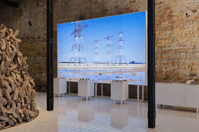 Image-courtesy-National-Pavilion-UAE_La_Biennale_di_Venezia._Photography_by__Frederico_Torra_for_PLANE-SITE._1945