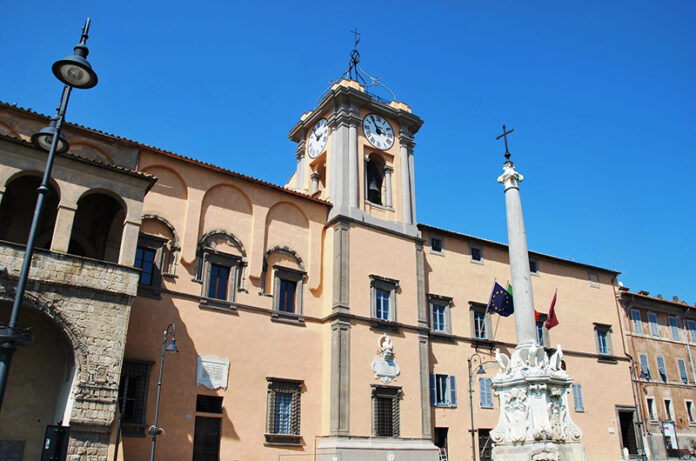 Palazzo comunale di Tarquinia copia Palazzo comunale di Tarquinia