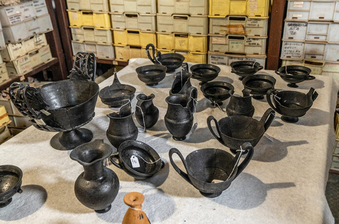 archeologia etruria meridionale esposizione dei 60 vasi