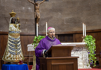 Foto 3 Omelia-del-Vescovo-Piazza