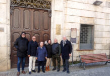 Tarquinia, boom di presenze per l’apertura straordinaria di Palazzo Vipereschi da sinistra federici, riglietti, sacripanti, rossi, pascucci e olmi davanti al palazzo dell'agraria