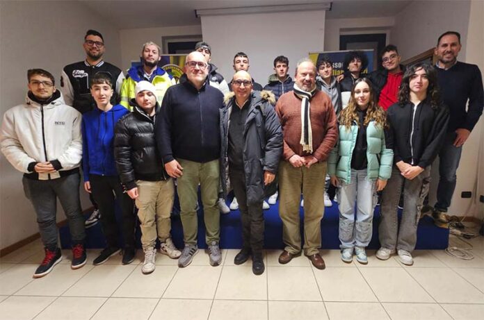 i 13 nuovi arbitri di calcio della sezione AIA Viterbo