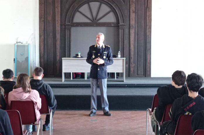 Questura VT incontra gli studenti dell'Ist Farnese di Caprarola