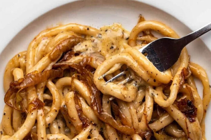 pici con cipolla by Leda Borghi