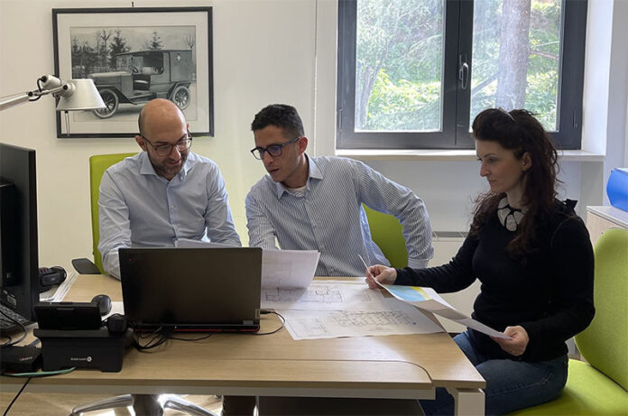 Fabozzi con i collaboratori.jpeg Fabozzi