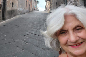 Gabriella-Sica-passeggiata-a-Pianoscarano-696x461