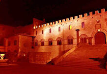 palazzo papale s'illumina di rosso AISM