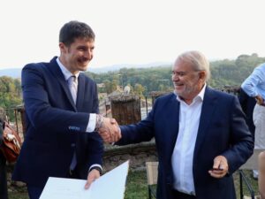 LarrazInaug_AmoriLArraz