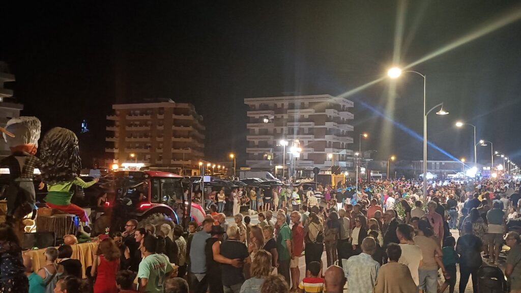 Carnevale+estivo,+lungomare+di+Tarquinia+Lido