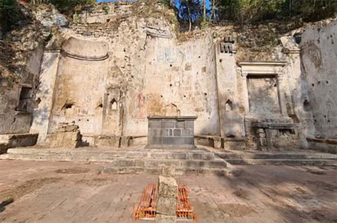 Oltre le mura di Castro Oltre le mura di Castro
