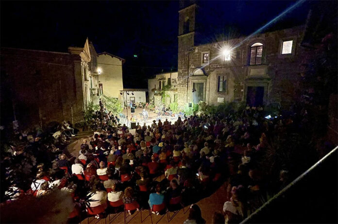Piccole serenate notturne celebra 25 edizioni Piccole serenate notturne celebra 25 edizioni