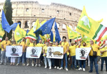 Agricoltura, protesta di Coldiretti “La tecnocrazia di Von der Leyen costa più dei dazi Usa” Roma - Colosseo (6)