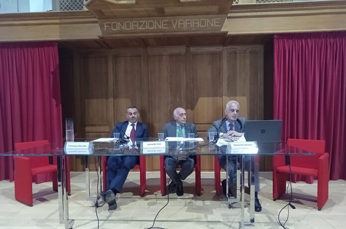 giornata economia rieti 3.jpg al tavolo il segretario di Camera Commercio Rieti e Viterbo dr. Francesco Monzillo