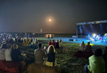 Un cielo pieno di stelle con sottofondo musicale a Orbetello