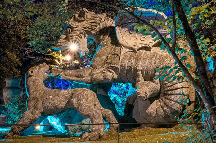Sacro Bosco di Bomarzo in notturna Sacro Bosco di Bomarzo in notturna