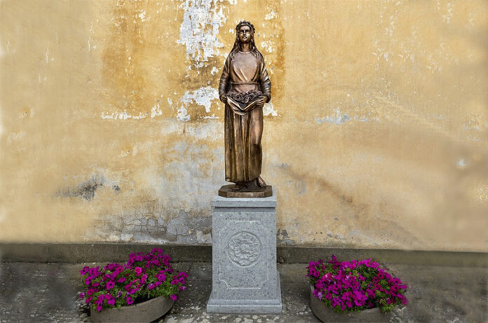 Statua Santa Rosa in Monastero foto di Rodolfo Morbidelli-cover