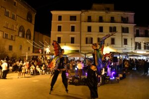 divino etrusco spettacoli dentro