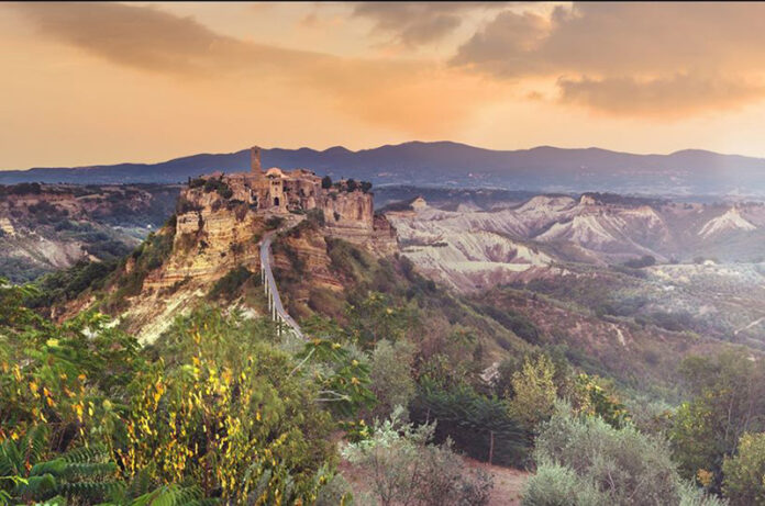CIVITA DI BAGNOREGIO LUBRIANO E I CALANCHI DI SFONDO