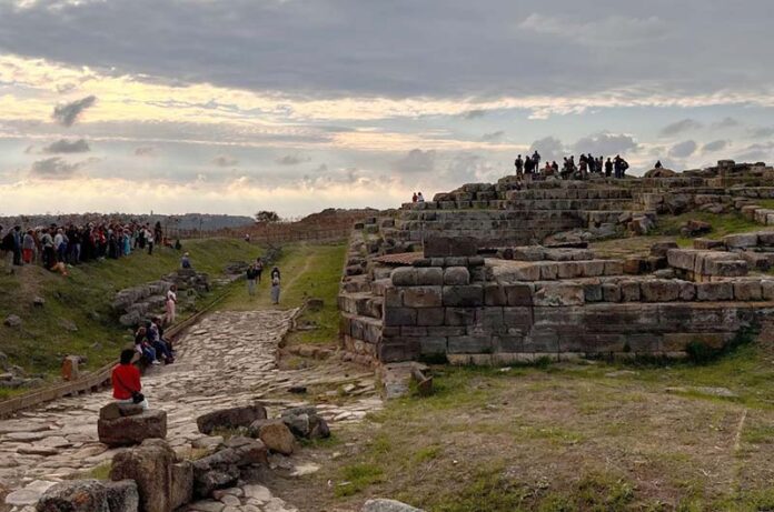 Civita Aperta 2024, visitatori all'Ara della Regina