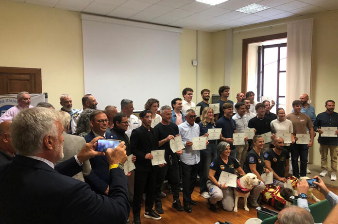 Premiati in Provincia i bagnini che si sono distinti nei salvataggi Premiati in Provincia i bagnini che si sono distinti nei salvataggi
