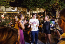 “Rispondi e brinda”, il quiz itinerante conquista il pubblico del DiVino Etrusco 2025 Un momento del quiz