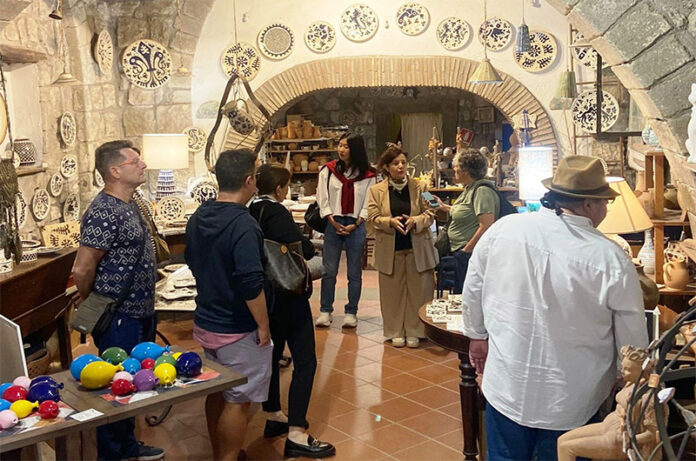 Giornalisti internazionali nella bottega di Daniela Lai