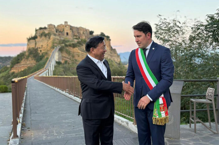 Luca Profili con il ministro cinese Han Jun