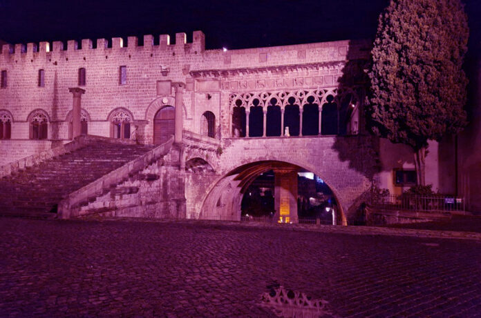 palazzo papale colorare di rosa_jpg