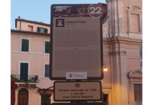 La nuova targa posizionata dal Lions Club Tarquinia copia