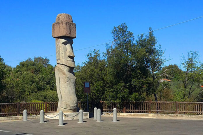 Moai-768x509 Moai-768x509