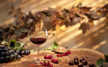 calice di vino autunnale