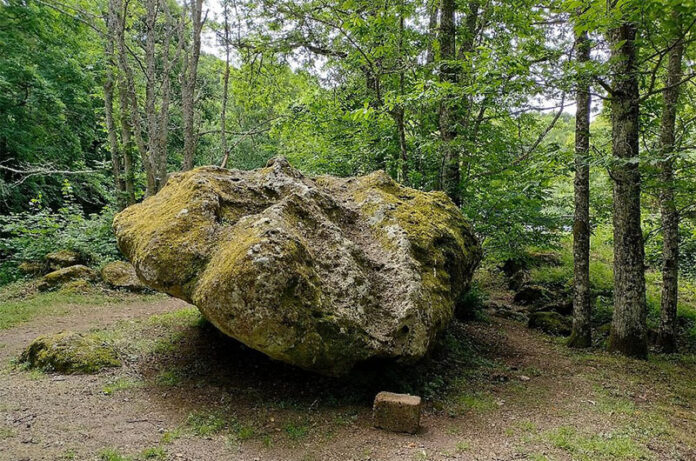Sasso Naticarello o Rupe Tremante