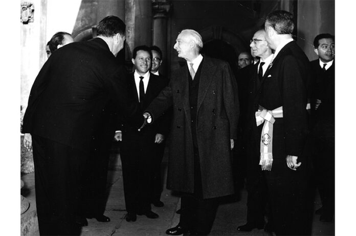 il presidente della Repubblica Antonio Segni arriva in Prefettura (Collezione Galeotti)