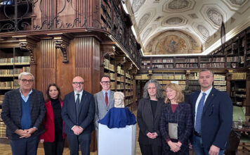 La straordinaria testa di una Kore in marmo, rinvenuta nella città etrusca di Vulci testa di kore