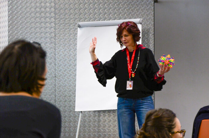 Elisa Vincenzi, autrice, narratrice, musicoterapista, formatrice e membro ICWA Elisa Vincenzi, autrice, narratrice, musicoterapista, formatrice e membro ICWA